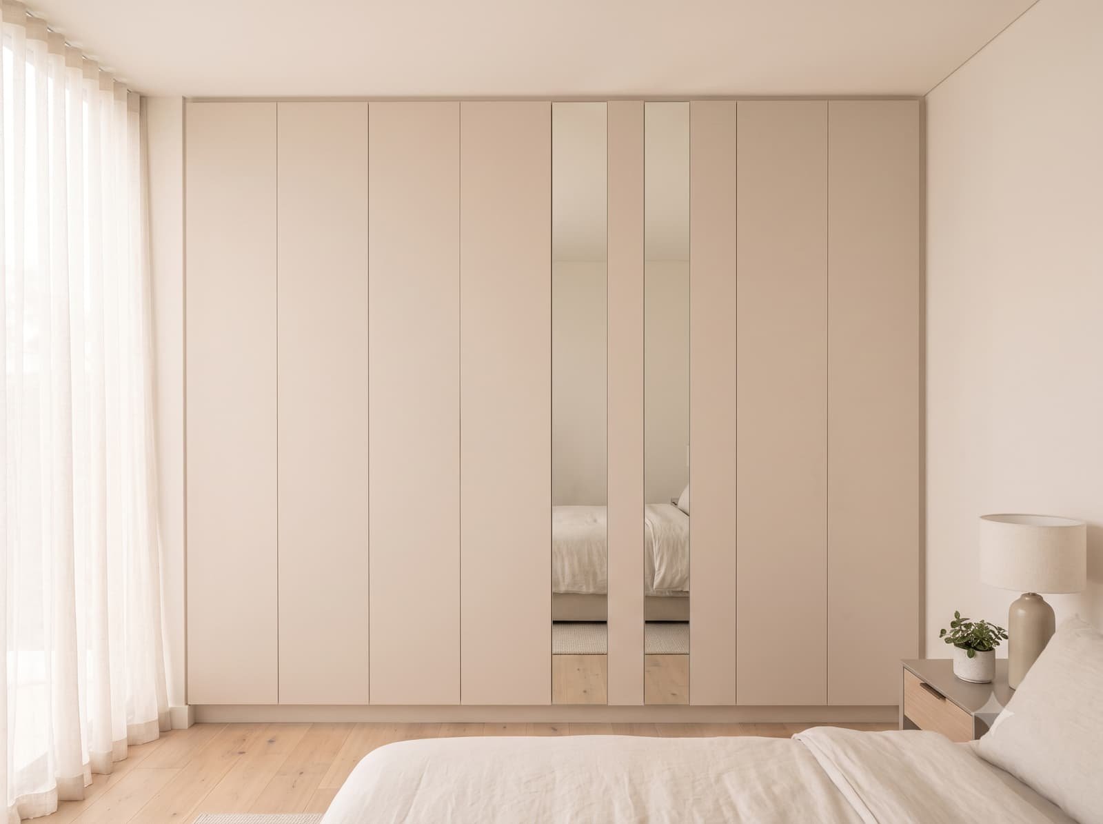 Built-in robe with mirror